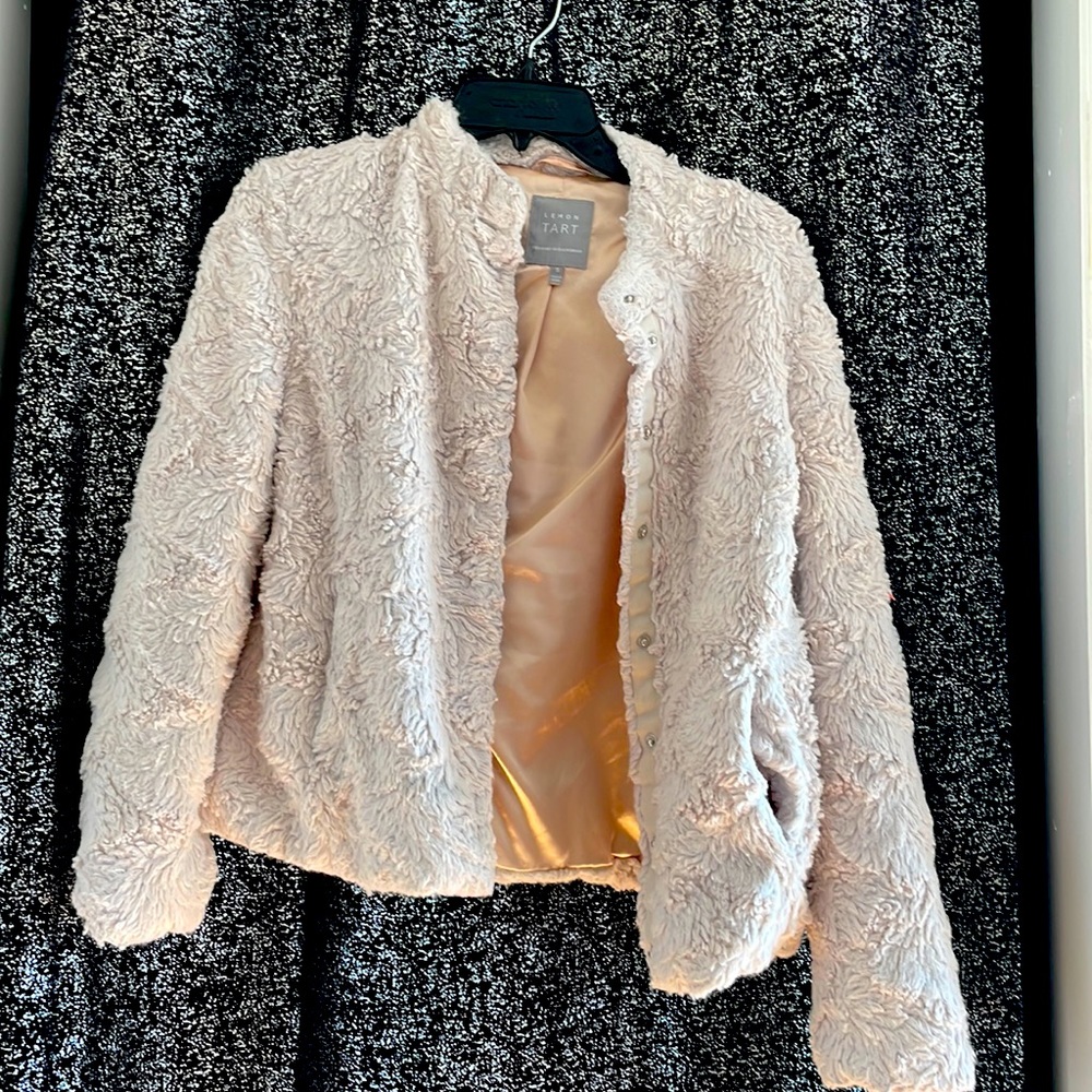 A white fleece jacket.